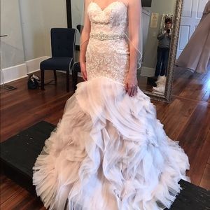 NEVER WORN GORGEOUS STELLA YORK WEDDING GOWN
